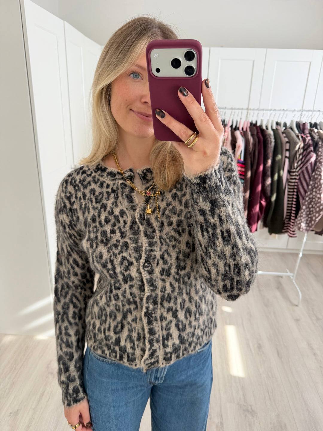 Basic Leo Cardigan