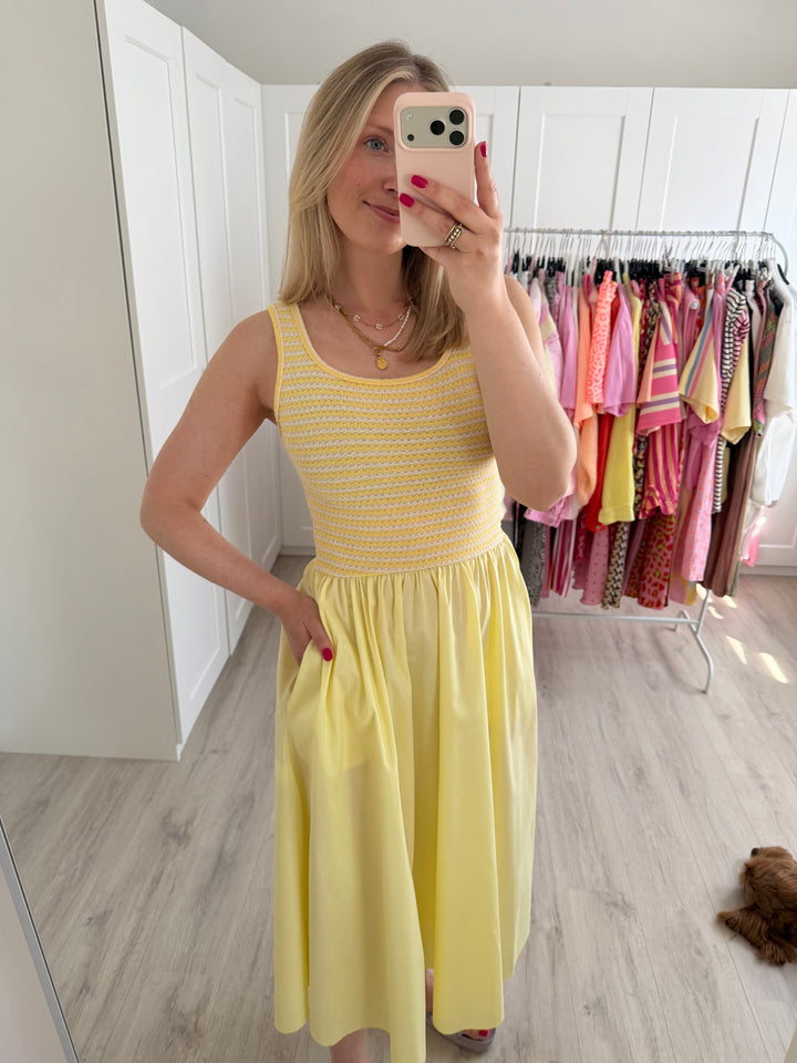 Flared Knit Kleid