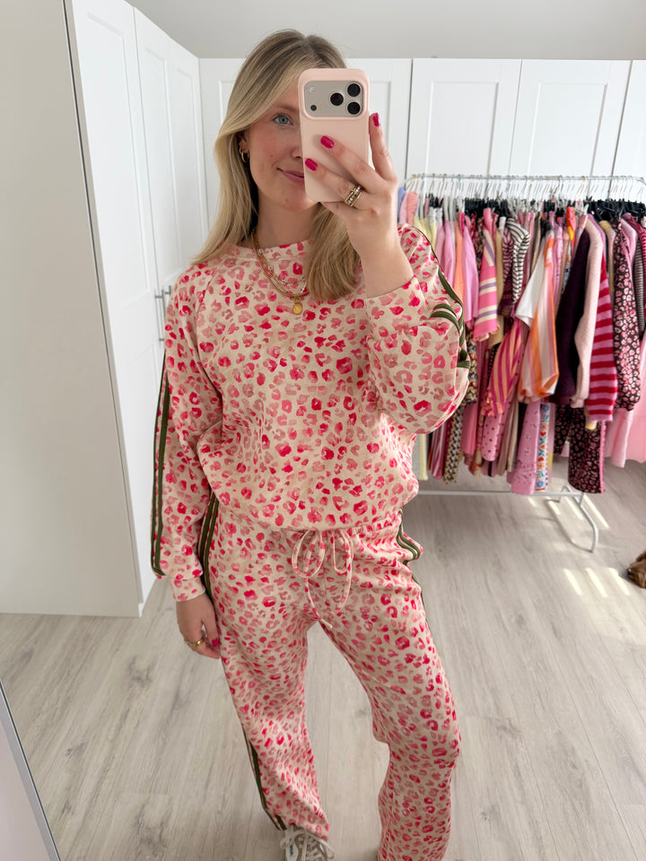 Lovely Leo Hose