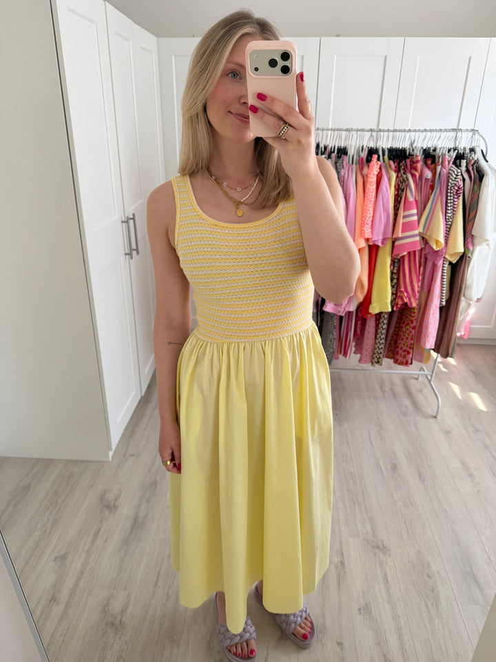 Flared Knit Kleid