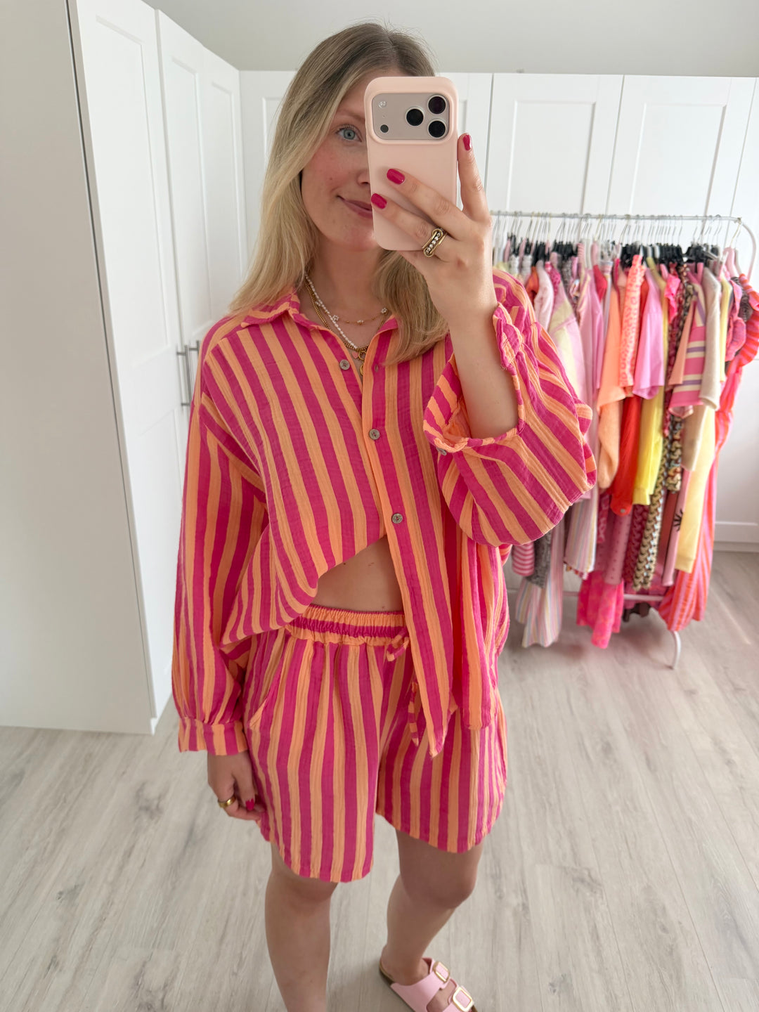 Bold Stripes Musselin-Shorts