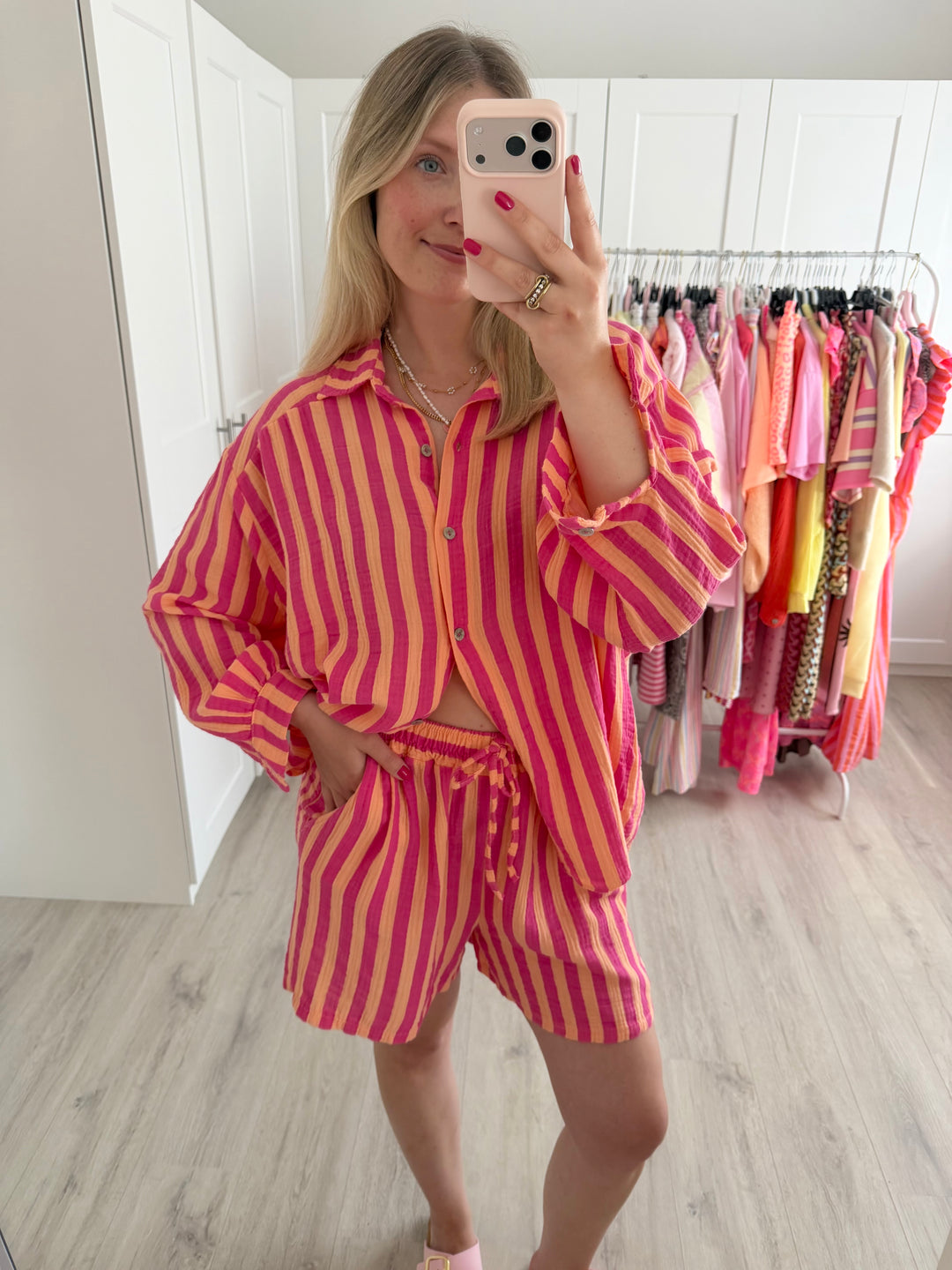 Bold Stripes Musselin-Shorts