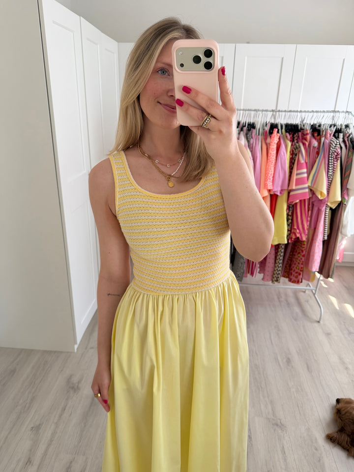 Flared Knit Kleid