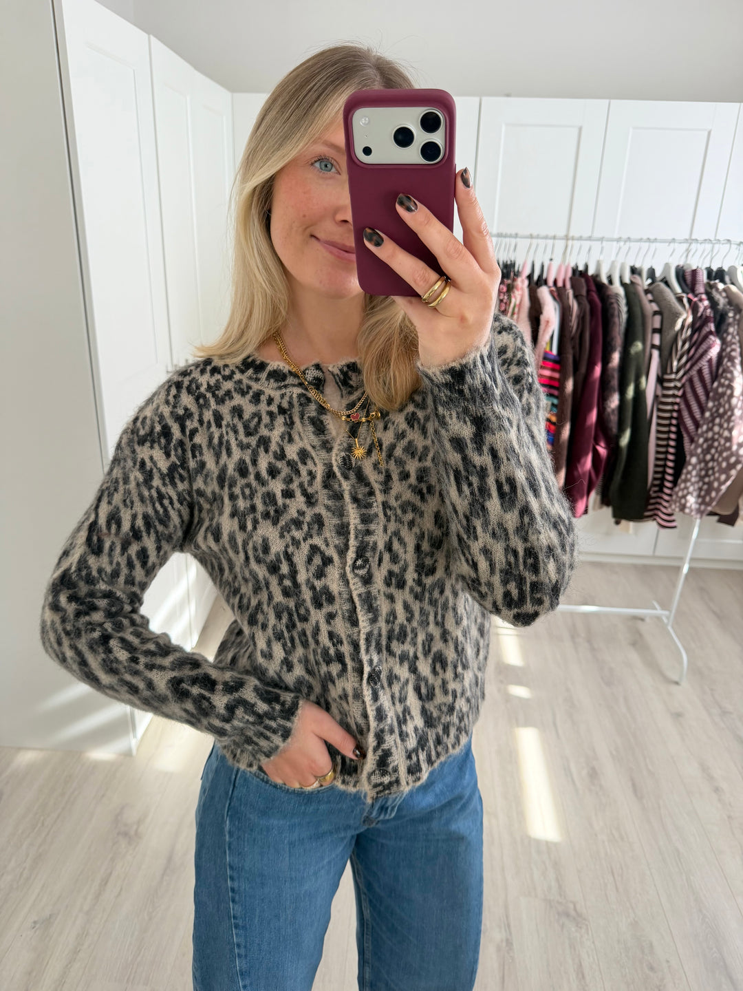 Basic Leo Cardigan