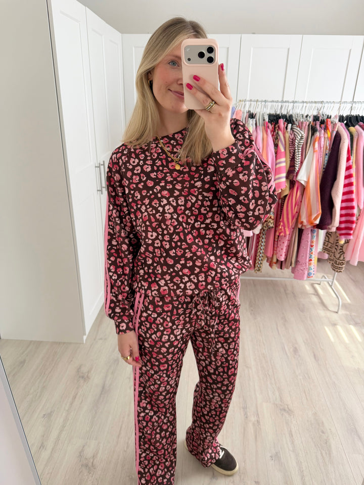 Lovely Leo Hose