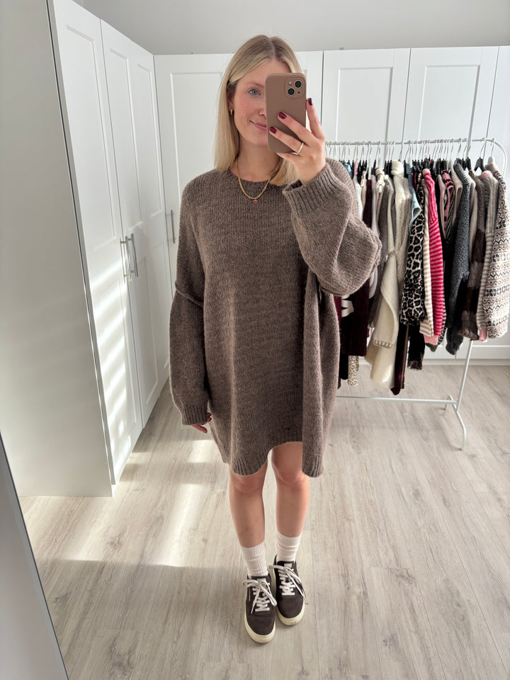 Oversized Knit Kleid