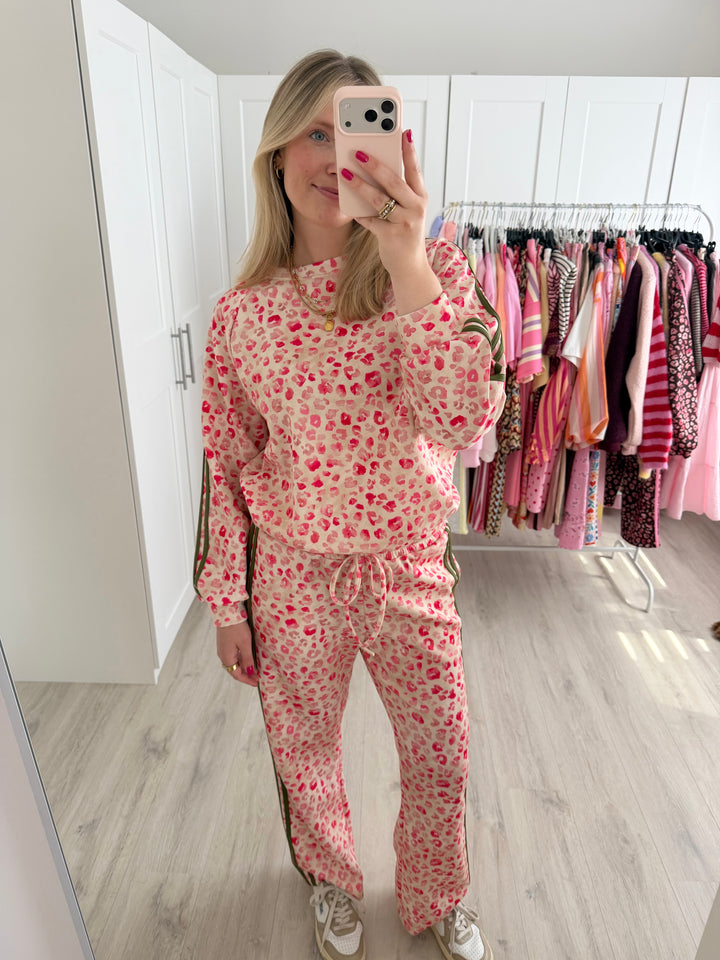 Lovely Leo Hose
