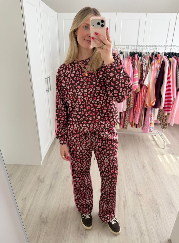 Lovely Leo Hose