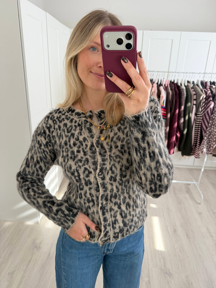 Basic Leo Cardigan