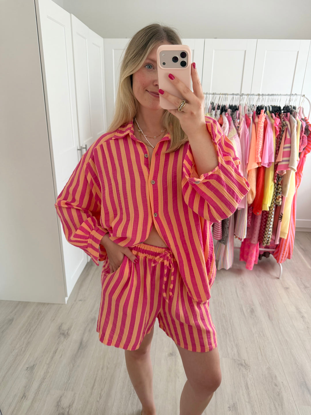 Bold Stripes Musselin-Shorts