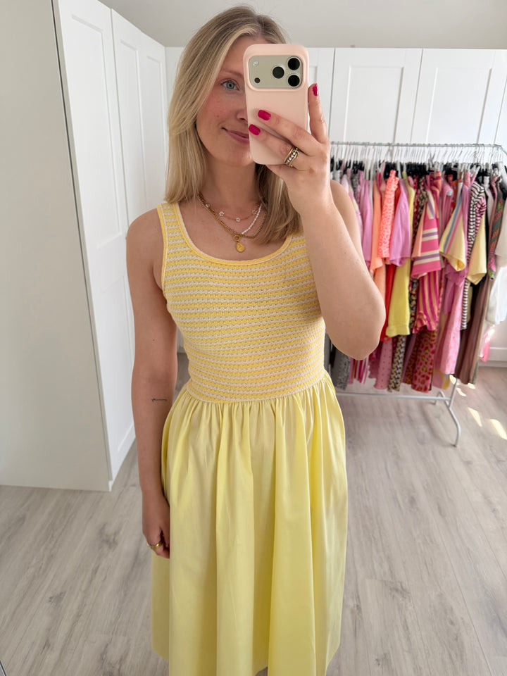 Flared Knit Kleid