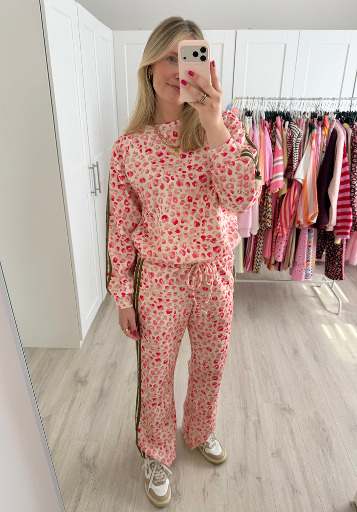 Lovely Leo Hose