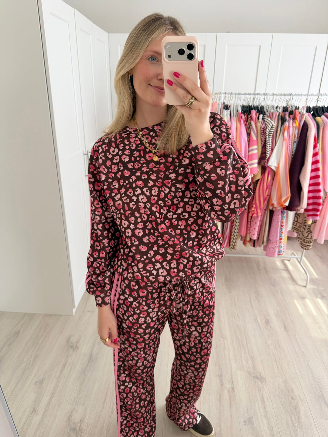 Lovely Leo Hose