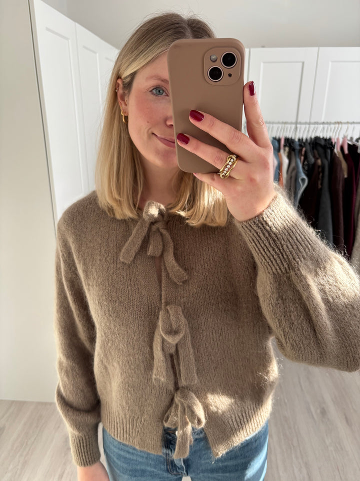 Cardigan Fall Addiction