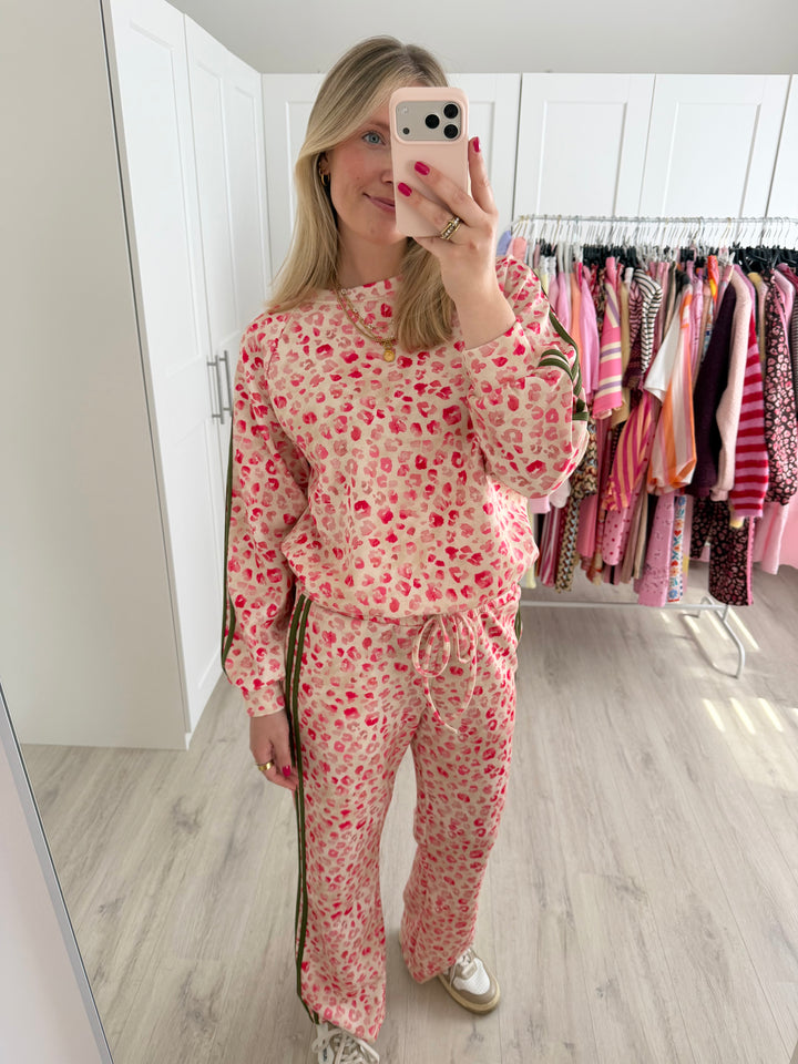 Lovely Leo Hose