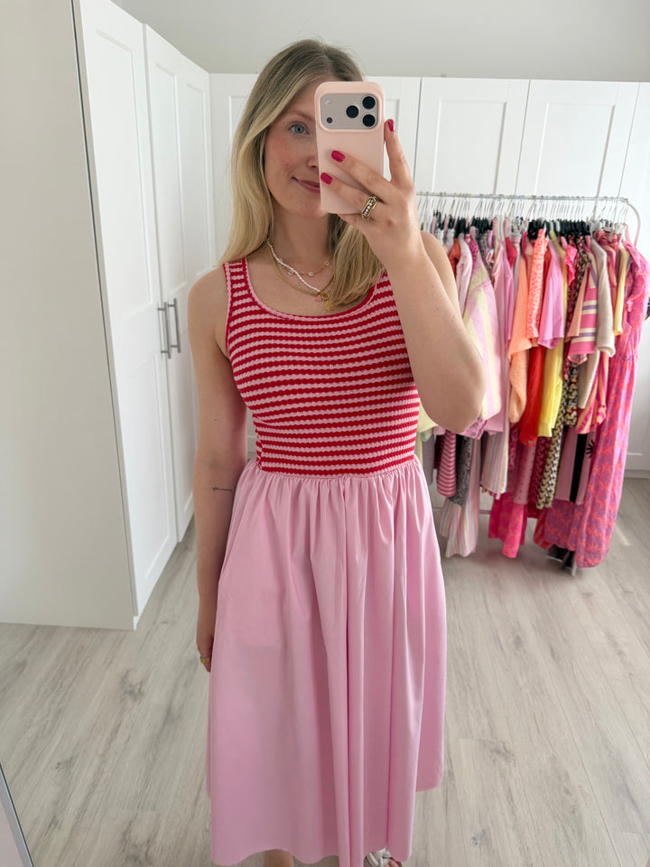 Flared Knit Kleid