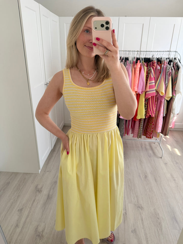 Flared Knit Kleid